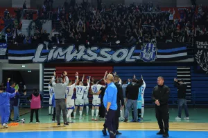 Τρία κεκλεισμένων για Απόλλωνα φούτσαλ