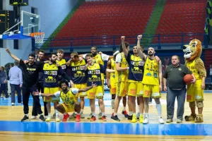 Κυριάρχησε στο φινάλε και... έφυγε για τελικό η ΑΕΛ! (Φώτος)