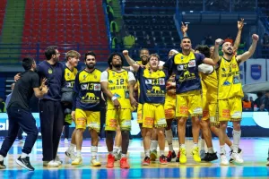 Κυριάρχησε στο φινάλε και... έφυγε για τελικό η ΑΕΛ! (Φώτος)