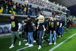 (Φώτος Kerkida) Γύρο... θριάμβου οι κυπελλούχοι στην Αρένα