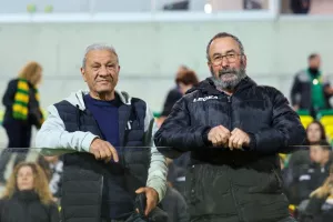 ΑΕΚ-ΑΠΟΕΛ: Τρίποντο...και στο -6 από την Ομόνοια! (φώτος)