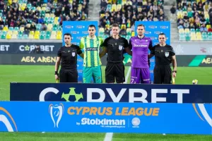 ΑΕΚ-ΑΠΟΕΛ: Τρίποντο...και στο -6 από την Ομόνοια! (φώτος)