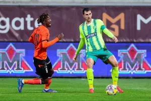 ΑΕΚ-ΑΠΟΕΛ: Τρίποντο...και στο -6 από την Ομόνοια! (φώτος)