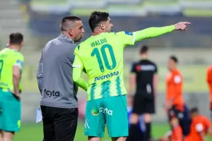 ΑΕΚ-ΑΠΟΕΛ: Τρίποντο...και στο -6 από την Ομόνοια! (φώτος)