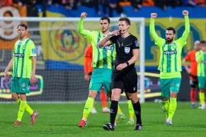 ΑΕΚ-ΑΠΟΕΛ: Τρίποντο...και στο -6 από την Ομόνοια! (φώτος)
