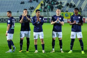 Εθνικός Άχνας -ΑΕΚ: Με δυο γκολ και... τρία δοκάρια ανέβηκε στη 2η θέση!