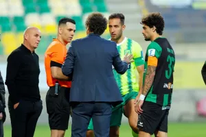 Νέο στραβοπάτημα η ΑΕΚ, πολύτιμος βαθμός για τον Ολυμπιακό!