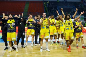 Κυριάρχησε στο φινάλε και... έφυγε για τελικό η ΑΕΛ! (Φώτος)