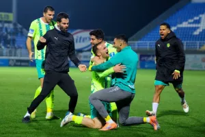 Εθνικός Άχνας -ΑΕΚ: Με δυο γκολ και... τρία δοκάρια ανέβηκε στη 2η θέση!