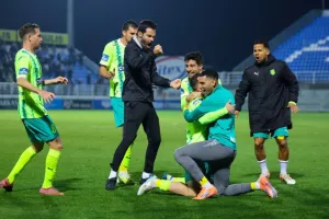 Εθνικός Άχνας -ΑΕΚ: Με δυο γκολ και... τρία δοκάρια ανέβηκε στη 2η θέση!