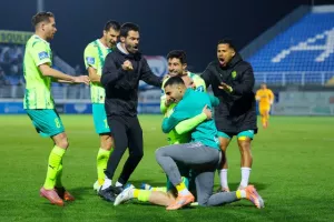 Εθνικός Άχνας -ΑΕΚ: Με δυο γκολ και... τρία δοκάρια ανέβηκε στη 2η θέση!