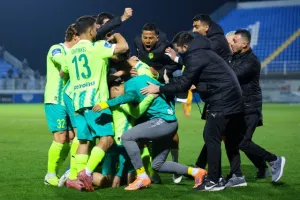 Εθνικός Άχνας -ΑΕΚ: Με δυο γκολ και... τρία δοκάρια ανέβηκε στη 2η θέση!