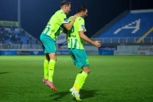Εθνικός Άχνας -ΑΕΚ: Με δυο γκολ και... τρία δοκάρια ανέβηκε στη 2η θέση!