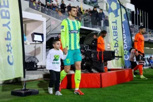 ΑΕΚ-ΑΠΟΕΛ: Τρίποντο...και στο -6 από την Ομόνοια! (φώτος)