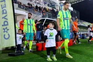 ΑΕΚ-ΑΠΟΕΛ: Τρίποντο...και στο -6 από την Ομόνοια! (φώτος)