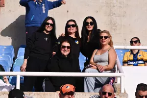 "Για κάθε μάνα, κόρη και αδελφή!"