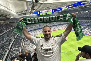 Με το κασκόλ της Ομόνοιας στο Μπερναμπέου!