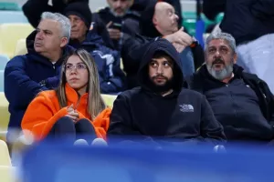 ΑΕΚ-ΑΠΟΕΛ: Τρίποντο...και στο -6 από την Ομόνοια! (φώτος)