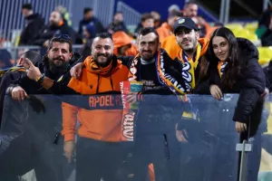 ΑΕΚ-ΑΠΟΕΛ: Τρίποντο...και στο -6 από την Ομόνοια! (φώτος)