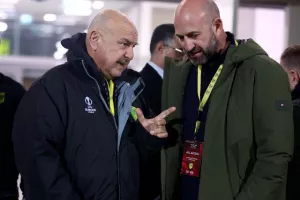ΑΕΚ-ΑΠΟΕΛ: Τρίποντο...και στο -6 από την Ομόνοια! (φώτος)