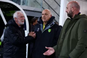 ΑΕΚ-ΑΠΟΕΛ: Τρίποντο...και στο -6 από την Ομόνοια! (φώτος)