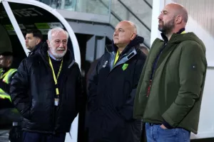 ΑΕΚ-ΑΠΟΕΛ: Τρίποντο...και στο -6 από την Ομόνοια! (φώτος)