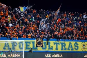 ΑΕΚ-ΑΠΟΕΛ: Τρίποντο...και στο -6 από την Ομόνοια! (φώτος)