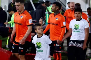ΑΕΚ-ΑΠΟΕΛ: Τρίποντο...και στο -6 από την Ομόνοια! (φώτος)