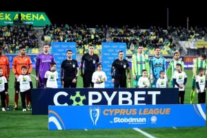 ΑΕΚ-ΑΠΟΕΛ: Τρίποντο...και στο -6 από την Ομόνοια! (φώτος)