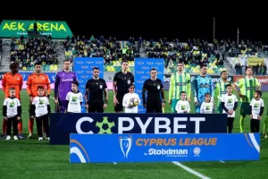 ΑΕΚ-ΑΠΟΕΛ: Τρίποντο...και στο -6 από την Ομόνοια! (φώτος)