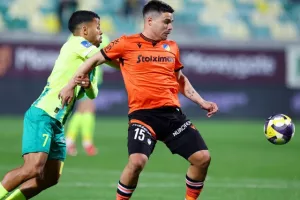 ΑΕΚ-ΑΠΟΕΛ: Τρίποντο...και στο -6 από την Ομόνοια! (φώτος)