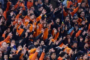 ΑΕΚ-ΑΠΟΕΛ: Τρίποντο...και στο -6 από την Ομόνοια! (φώτος)