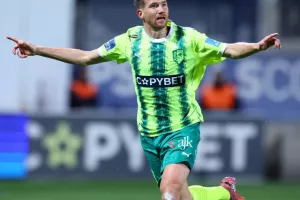 ΑΕΚ-ΑΠΟΕΛ: Τρίποντο...και στο -6 από την Ομόνοια! (φώτος)