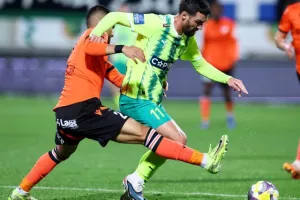 ΑΕΚ-ΑΠΟΕΛ: Τρίποντο...και στο -6 από την Ομόνοια! (φώτος)