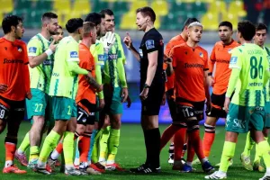 ΑΕΚ-ΑΠΟΕΛ: Τρίποντο...και στο -6 από την Ομόνοια! (φώτος)