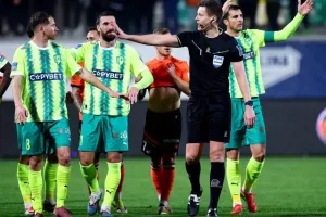 ΑΕΚ-ΑΠΟΕΛ: Τρίποντο...και στο -6 από την Ομόνοια! (φώτος)