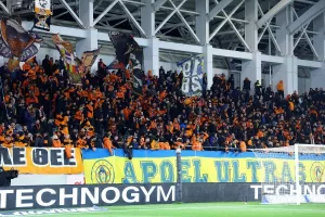 Άρης - ΑΠΟΕΛ: Τα είχε όλα, βάφτηκε... γαλαζοκίτρινο!