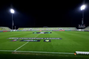 Παρακολουθεί... η UEFA 