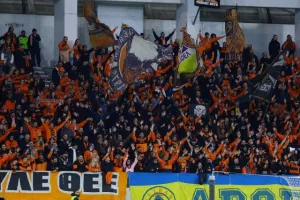 Άρης - ΑΠΟΕΛ: Τα είχε όλα, βάφτηκε... γαλαζοκίτρινο!