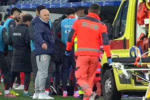 Λιποθύμησε ο προπονητής της Κ21 κατά τη διάρκεια του αγώνα με την Ιταλία