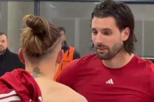 Τσιμίκας και Σομποσλάι αντάλλαξαν φανέλες