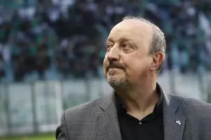 Μπενίτεθ: «Να συνεχίσουμε να παίζουμε καλά»