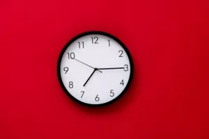 Αλλαγή ώρας 2026: Πότε γυρίζουμε τους δείκτες των ρολογιών