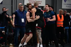 Ο Φουρνιέ είχε φραστικό επεισόδιο με φίλαθλο και αποβλήθηκε
