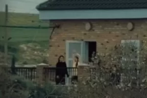 (Βίντεο) Παρακολούθησαν από το μπαλκόνι του σπιτιού τους!