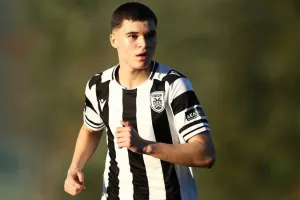 Υπέγραψε επαγγελματικό συμβόλαιο στον ΠΑΟΚ