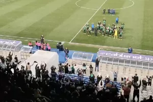 (ΒΙΝΤΕΟ kerkida) Έγιναν...ένα παίκτες και οπαδοί 