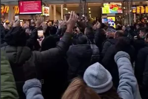 (Βίντεο kerkida) Τραγούδι από τους ΑΕΚτζήδες στο δρόμο... για το "Selhurst Park"