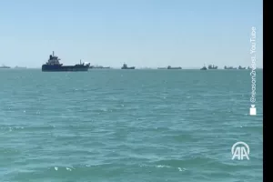 Περίπου 20.000 ναυτικοί έχουν εγκλωβιστεί δυτικά του Στενού του Ορμούζ