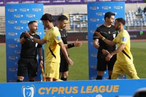 Μεγάλο διπλό με ανατροπή με δέκα ποδοσφαιριστές! (φώτος)